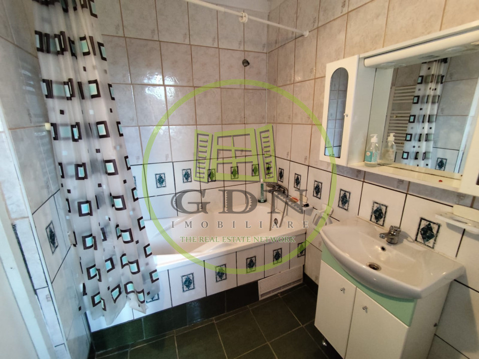 Casa de vanzare, zona Trei Stejari