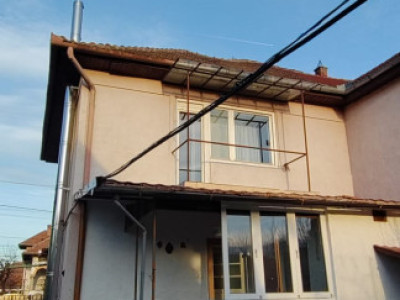 Casa de vanzare, zona Trei Stejari