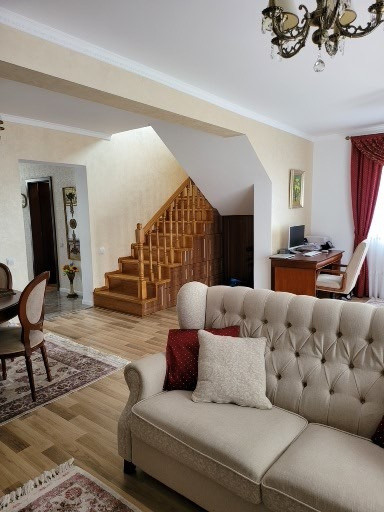 Casa duplex 4 camere- 148 mp utili-curte jacuzzi, intrarea în Cisnădie