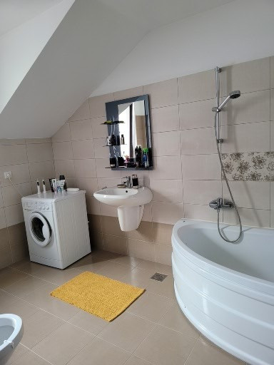 Casa duplex 4 camere- 148 mp utili-curte jacuzzi, intrarea în Cisnădie