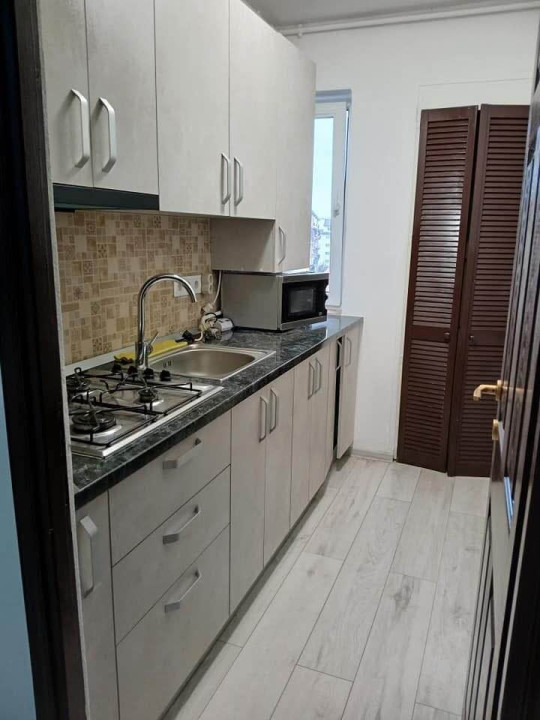 Apartament 2 camere, 38 mp utili, 4 mp balcon, renovat, în Hipodrom 3