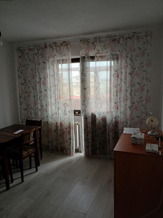 Apartament 2 camere, 38 mp utili, 4 mp balcon, renovat, în Hipodrom 3