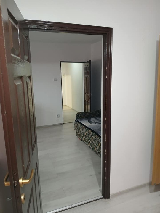 Apartament 2 camere, 38 mp utili, 4 mp balcon, renovat, în Hipodrom 3