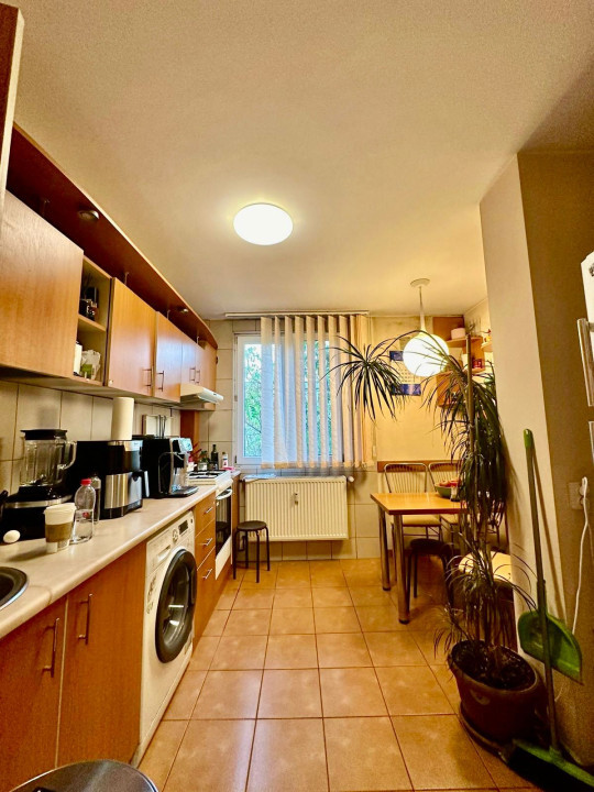 Apartament spatios 3 camere  Piata Resita!