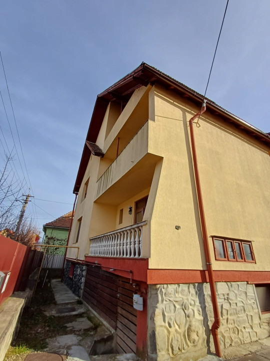 Apartament  7 camere 170 mp, demisol / parter înalt / etaj / mansardă