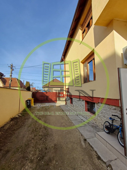 Apartament la casă de vânzare - 7 camere | 170 mp | Strada Lupeni