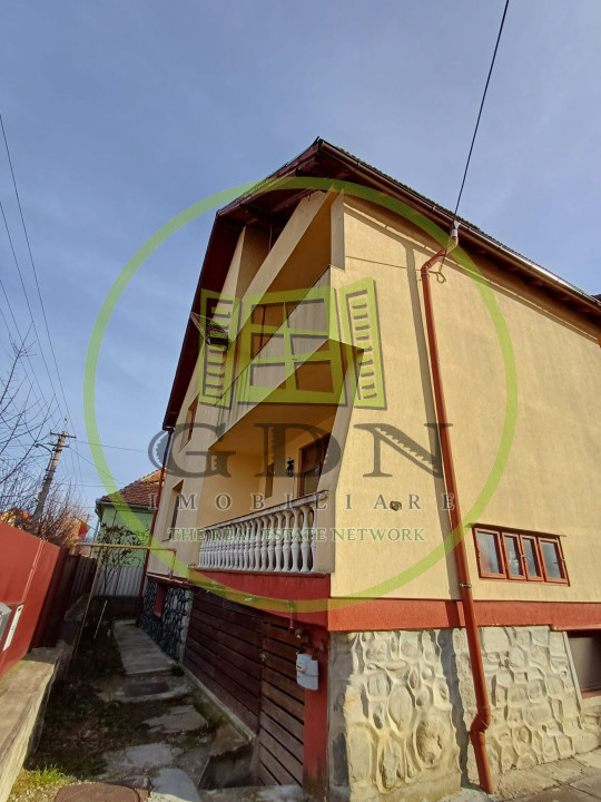 Apartament la casă de vânzare - 7 camere | 170 mp | Strada Lupeni