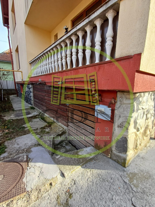 Apartament la casă de vânzare - 7 camere | 170 mp | Strada Lupeni