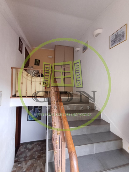 Apartament la casă de vânzare - 7 camere | 170 mp | Strada Lupeni