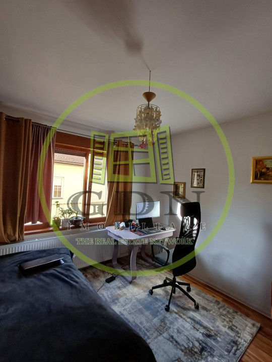 Apartament la casă de vânzare - 7 camere | 170 mp | Strada Lupeni