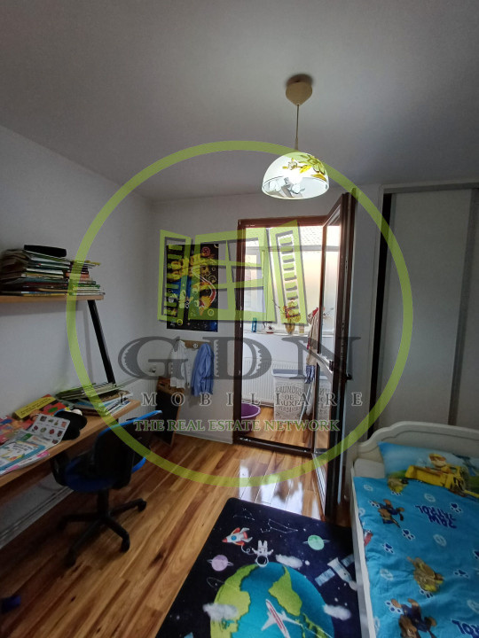 Apartament la casă de vânzare - 7 camere | 170 mp | Strada Lupeni