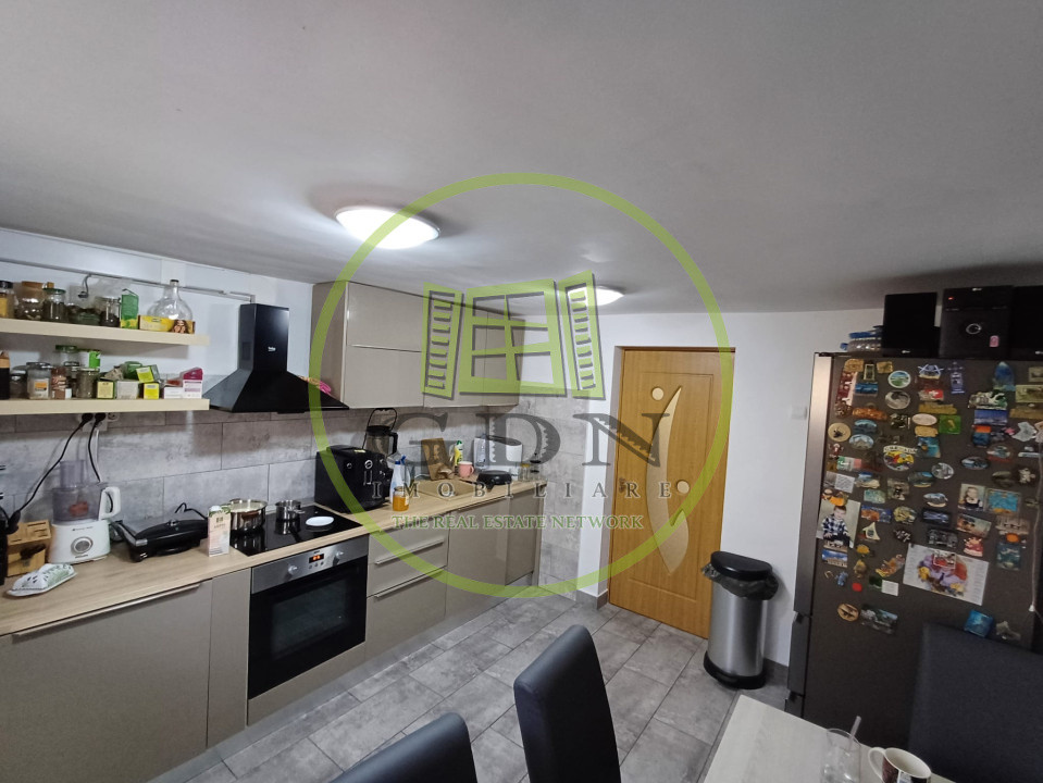 Apartament la casă de vânzare - 7 camere | 170 mp | Strada Lupeni