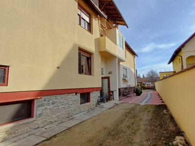 Apartament la casă de vânzare - 7 camere | 170 mp | Strada Lupeni
