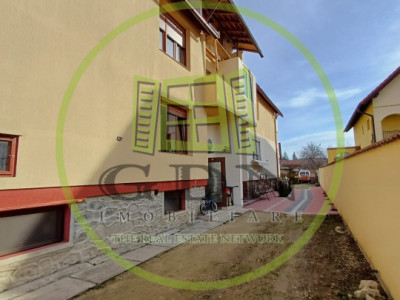 Apartament la casă de vânzare - 7 camere | 170 mp | Strada Lupeni