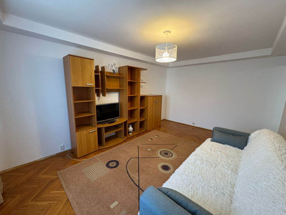 Apartament 2 camere, decomandat, 54mp, cartier Rovine, zona Parculet Rovine