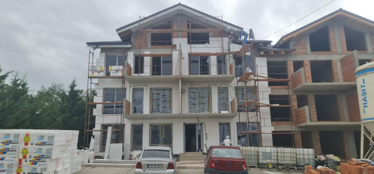 Au ramas doar doua case, casa 3 si casa 5, Cristian