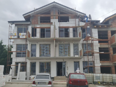 Au ramas doar doua case, casa 3 si casa 5, Cristian