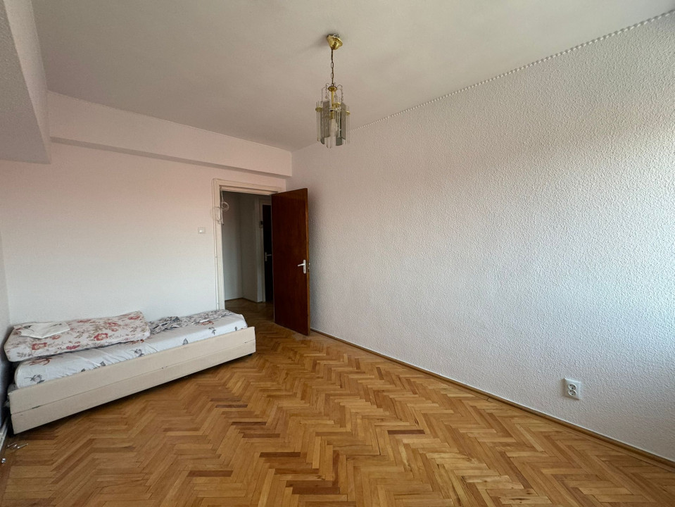 Apartament 3 camere, decomandat, 87mp, Centru, zona Piata Mare