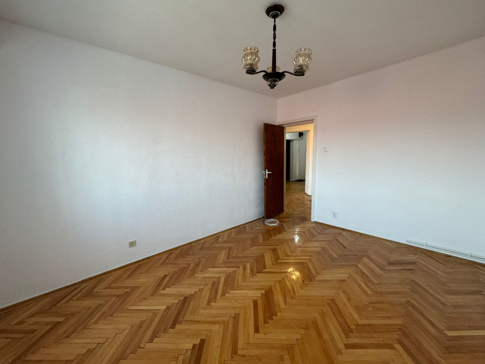 Apartament 3 camere, decomandat, 87mp, Centru, zona Piata Mare