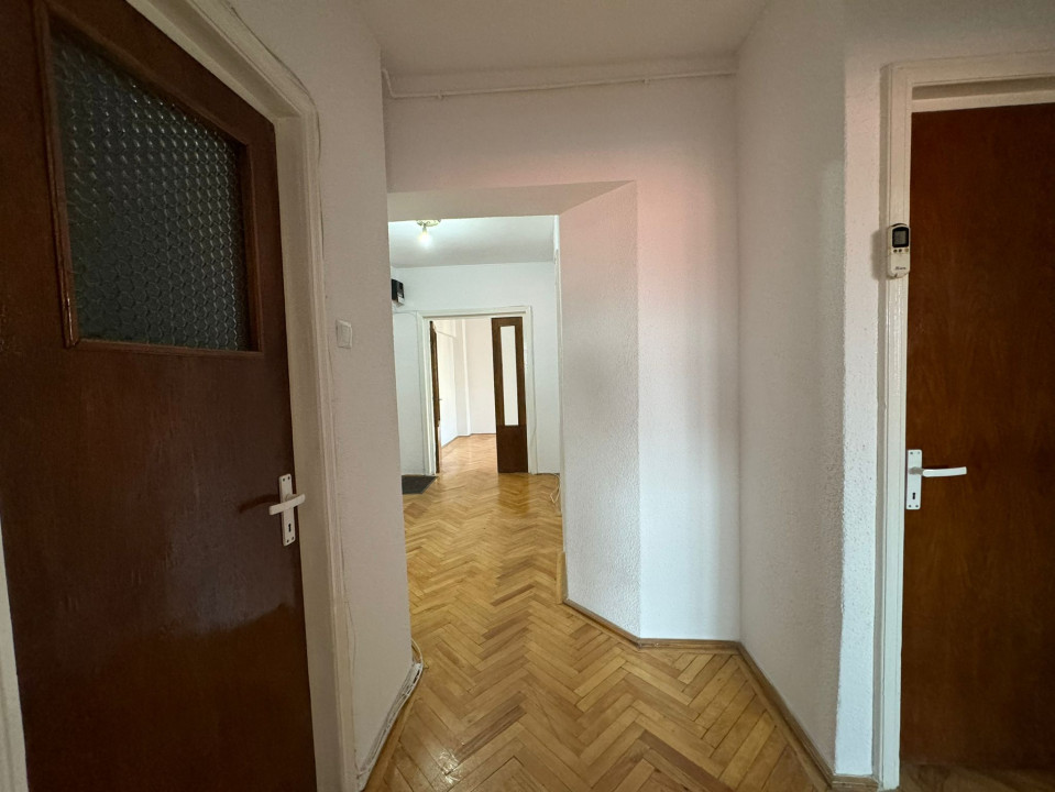 Apartament 3 camere, decomandat, 87mp, Centru, zona Piata Mare