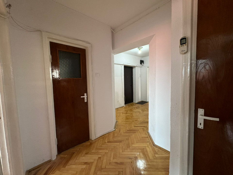 Apartament 3 camere, decomandat, 87mp, Centru, zona Piata Mare