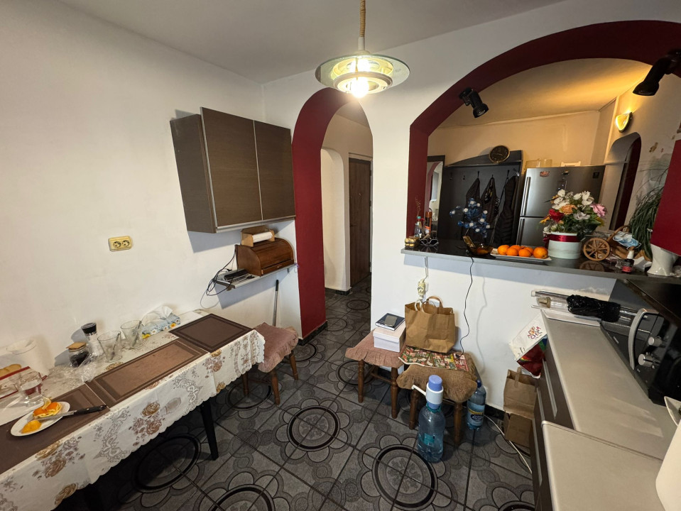 Apartament 3 camere, decomandat, 67mp, Cartier Cornitoiu, zona Unitatea Militara