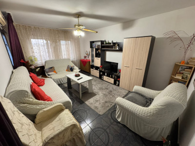 Apartament 3 camere, decomandat, 67mp, Cartier Cornitoiu, zona Unitatea Militara