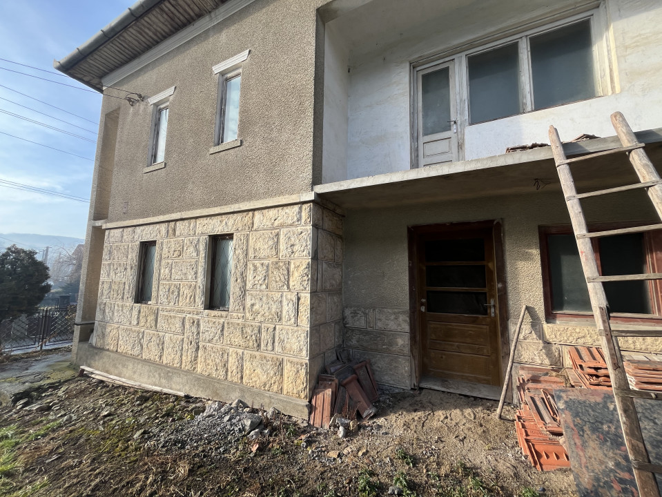 Teren cu casa renovabilă în Suceag