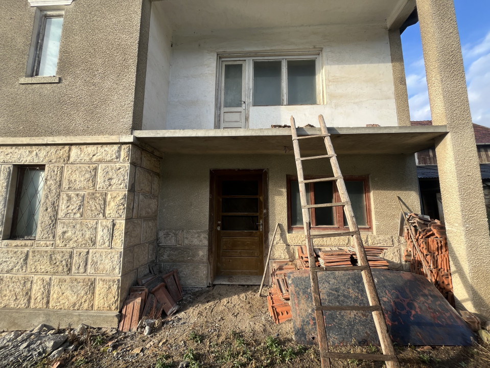 Teren cu casa renovabilă în Suceag