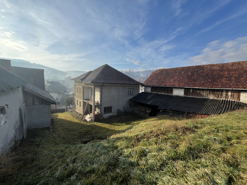 Teren cu casa renovabilă în Suceag