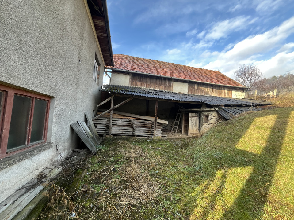 Teren cu casa renovabilă în Suceag