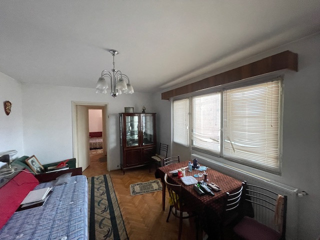 Apartament cu 2 camere semidecomandat 2/4 în cartierul Sărari