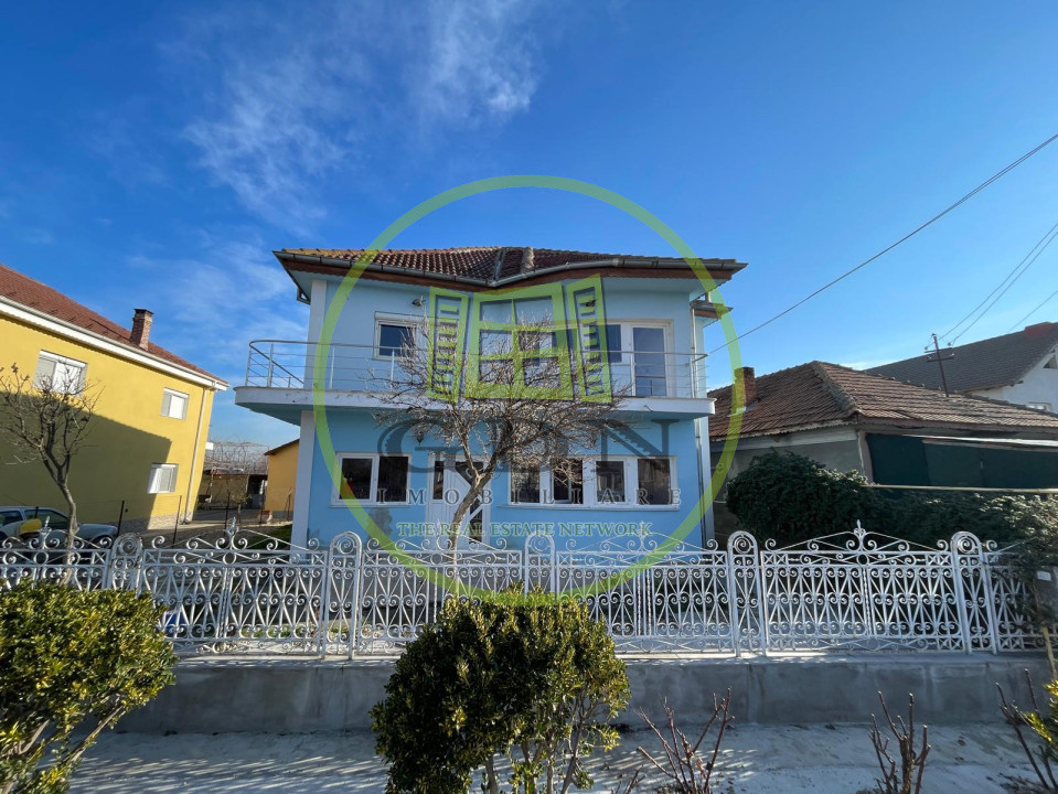 Casă impunătoare D+P+1 cu 709 mp teren și toate utilitățile în Balta Verde