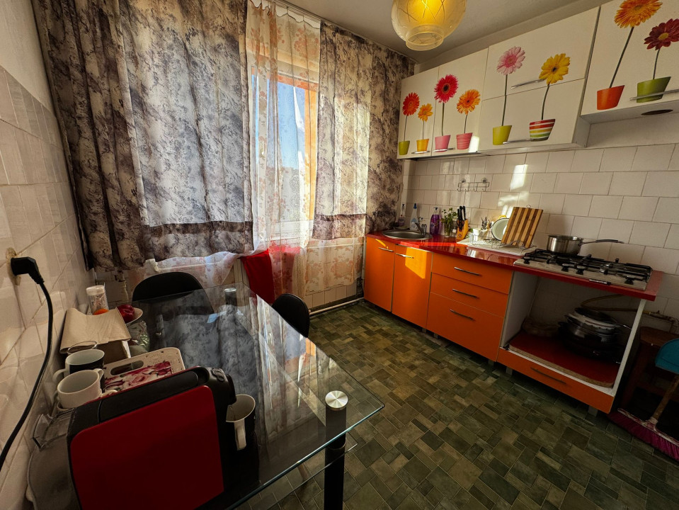 Apartament 3 camere, semidecomandat, 67mp, George Enescu, zona Liceul de Chimie