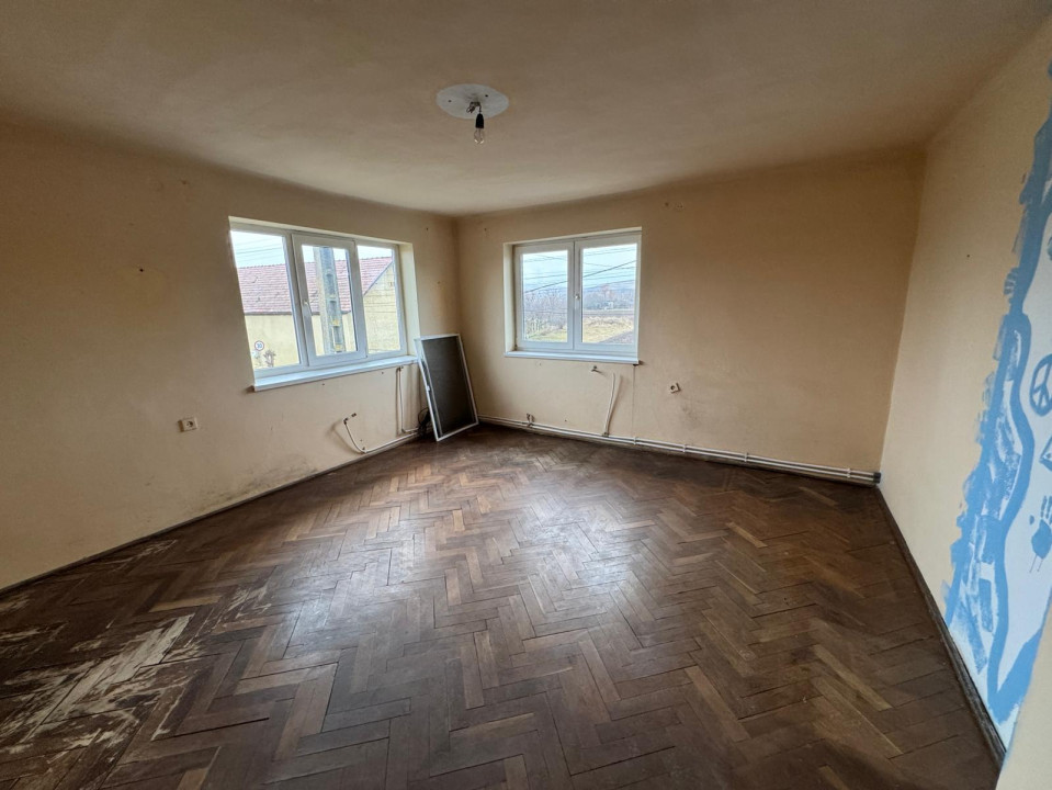 Ocazie! Casă familială cu 2 apartamente, 150 mp. Sânnicoară, 219900 Eur