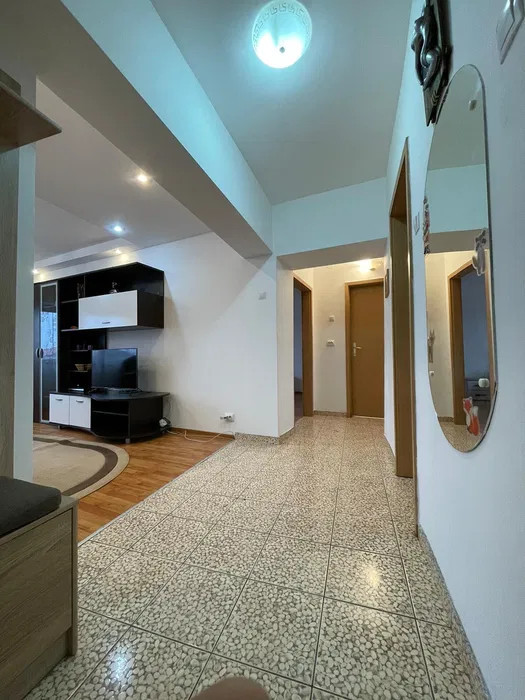 Închiriez apartament 3 camere, zona Turnișor