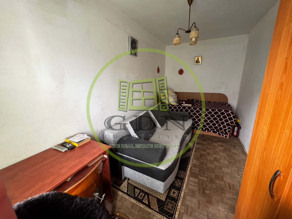 Apartament 2 camere, semidecomandat, 42mp, cartier Craiovita Noua