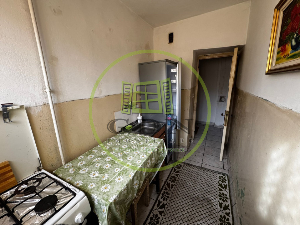 Apartament 2 camere, semidecomandat, 42mp, cartier Craiovita Noua