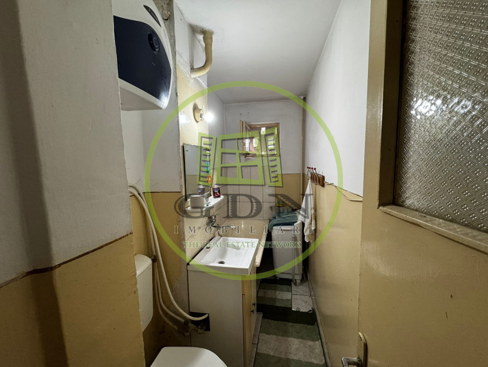 Apartament 2 camere, semidecomandat, 42mp, cartier Craiovita Noua