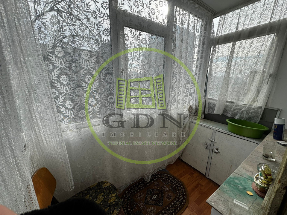 Apartament 2 camere, semidecomandat, 42mp, cartier Craiovita Noua