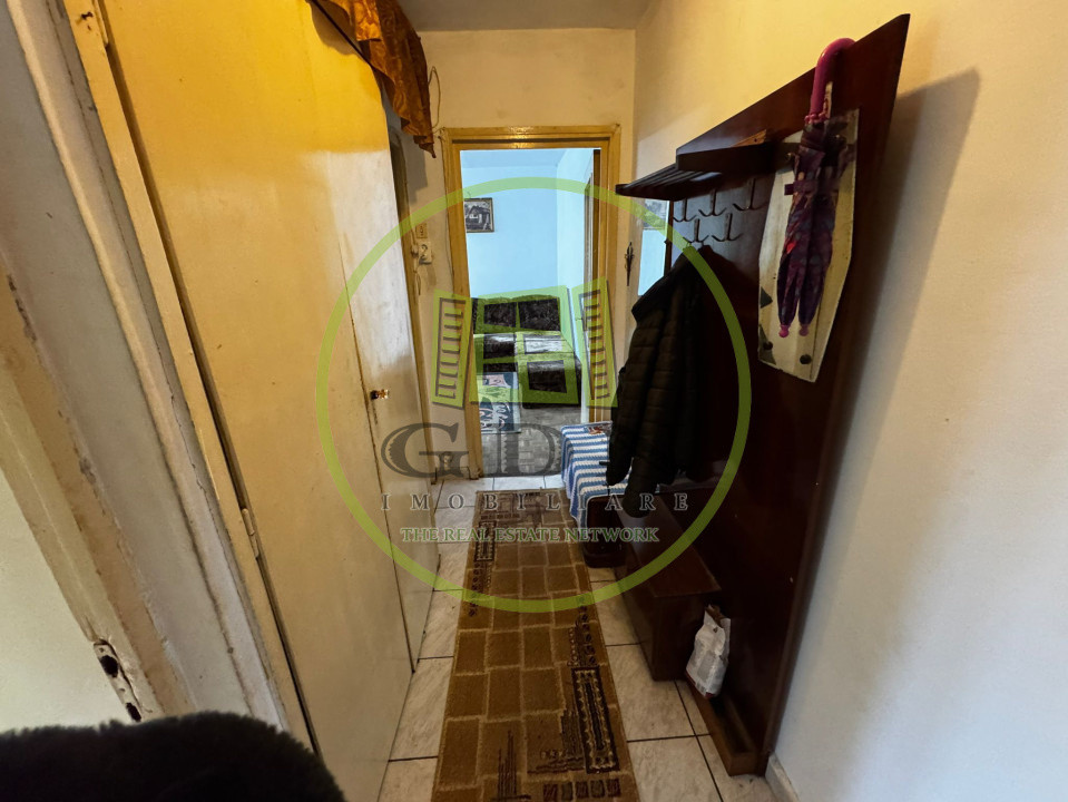 Apartament 2 camere, semidecomandat, 42mp, cartier Craiovita Noua
