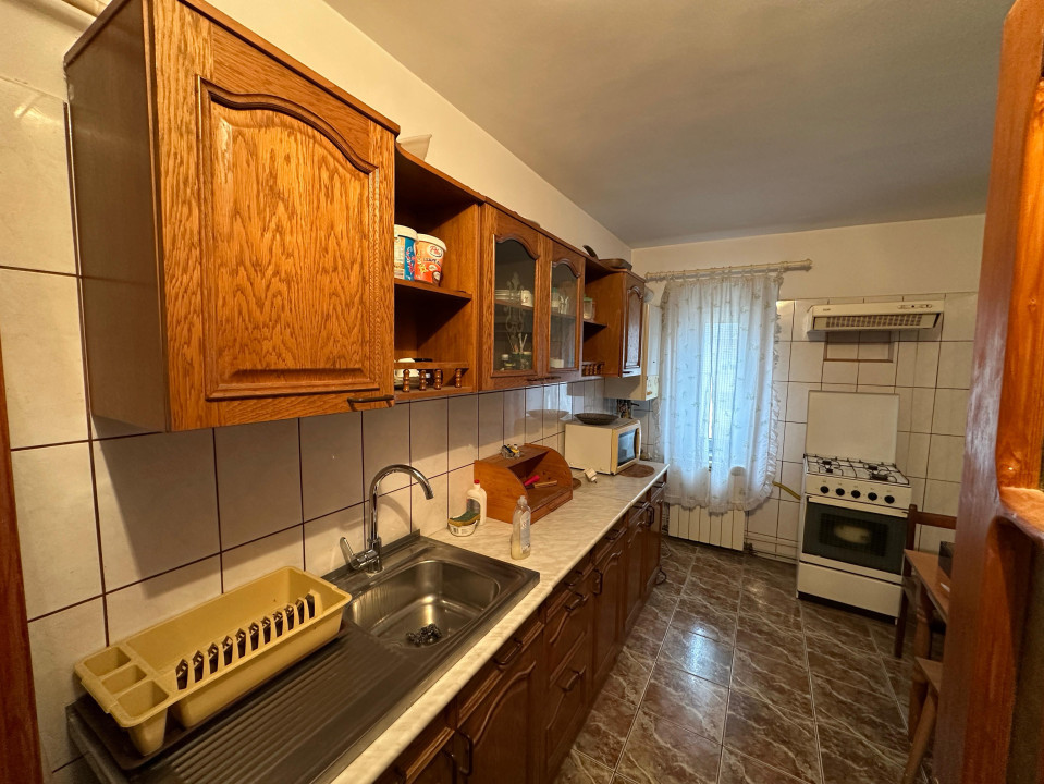 Apartament 3 camere, Sud, 70 mp utili