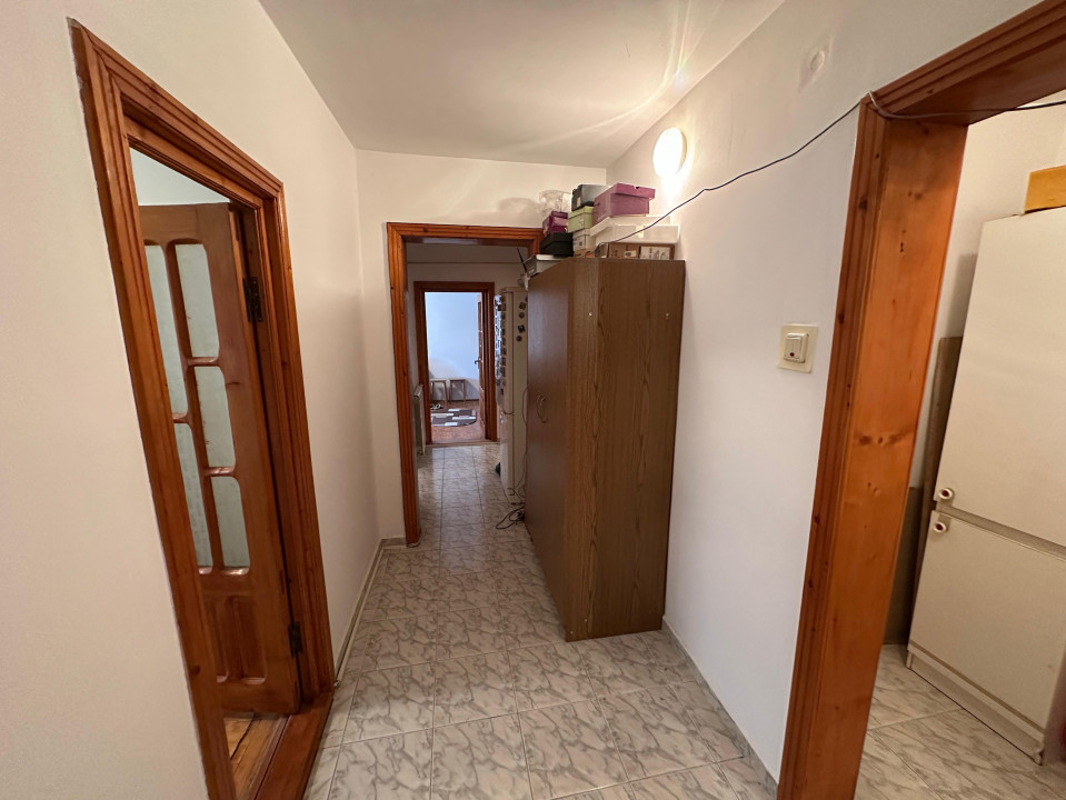 Apartament 3 camere, Sud, 70 mp utili