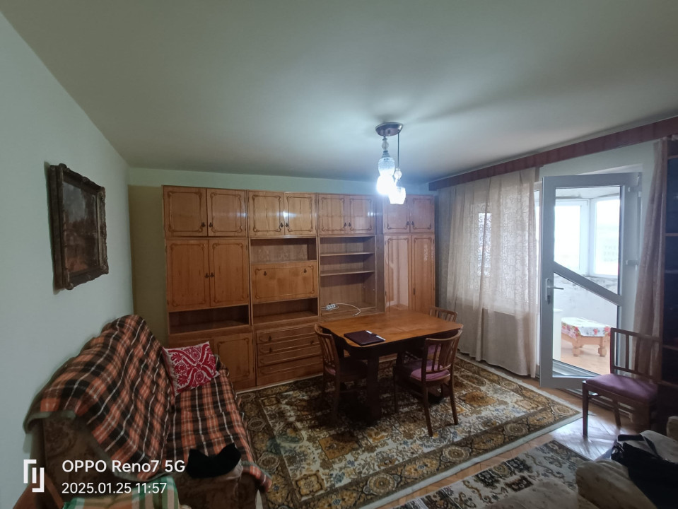 Apartament cu 3 camere de vânzare