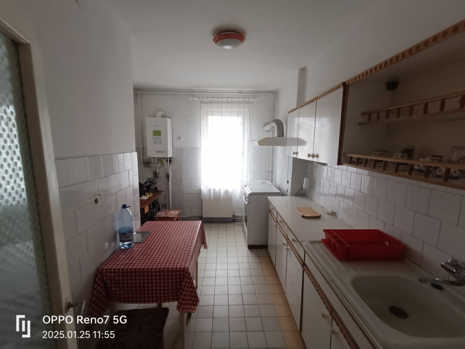 Apartament cu 3 camere de vânzare