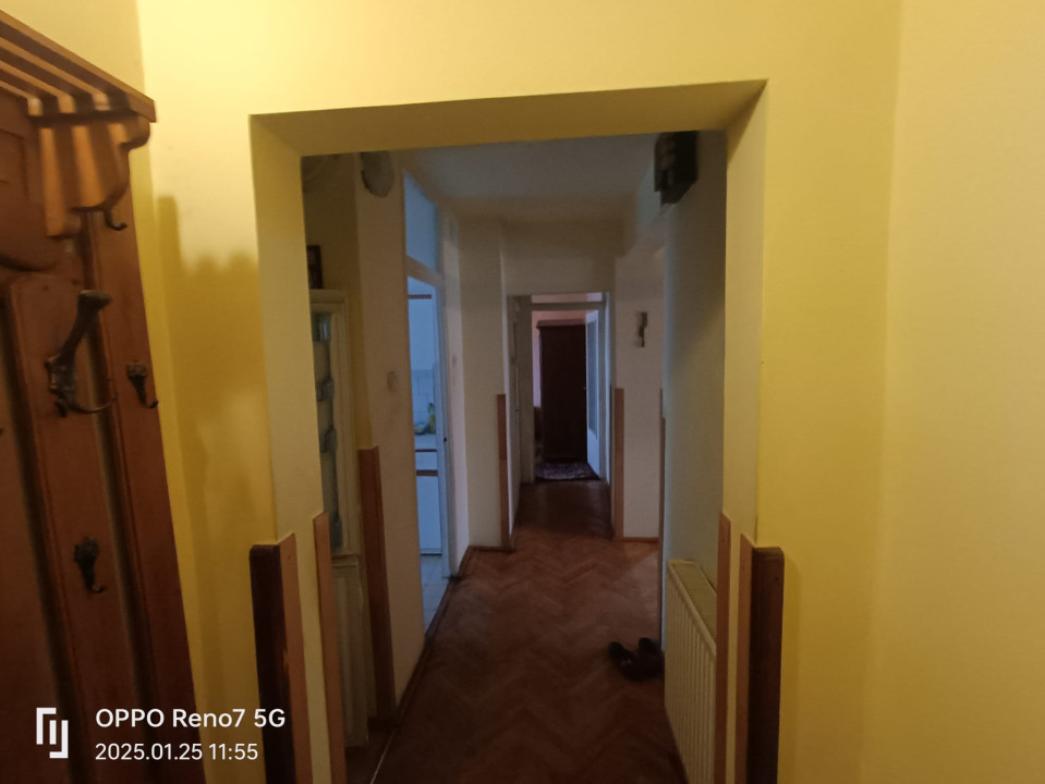 Apartament cu 3 camere de vânzare