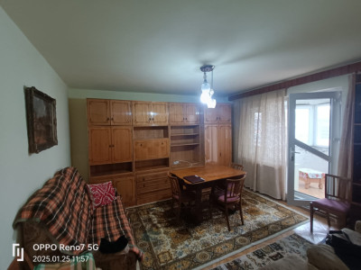 Apartament cu 3 camere de vânzare