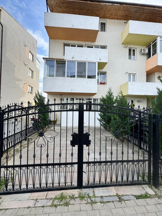 Apartamen 3 camere 50mp,mobilat si  cu o curte proprie  de inchiriat in Cisnadie