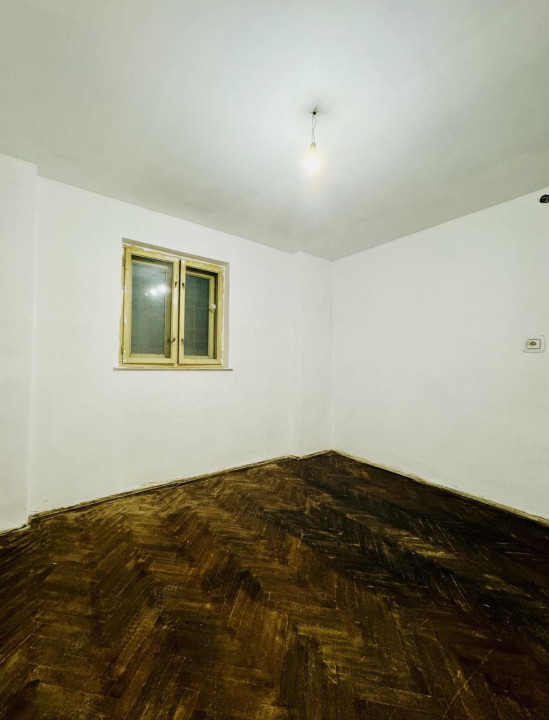 Apartament spatios de vanzare la casa, 78 mp utili, zona centrala. 