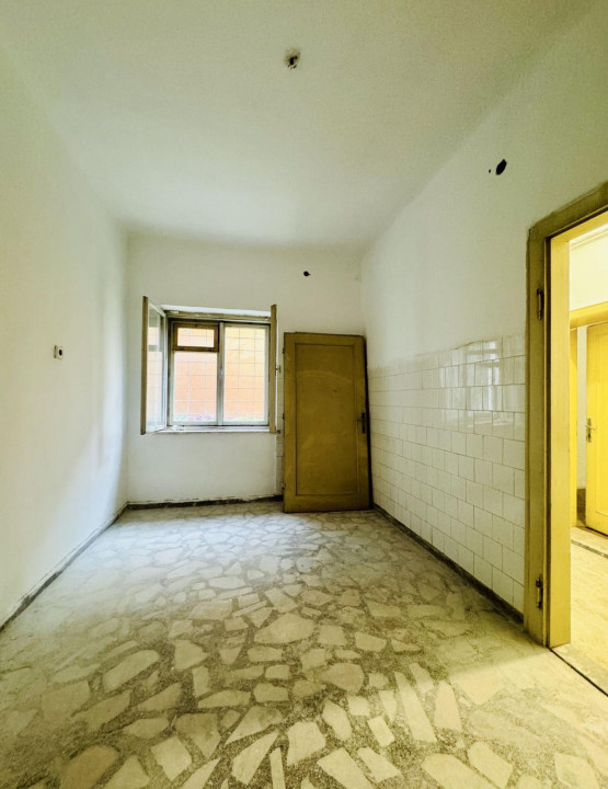 Apartament spatios de vanzare la casa, 78 mp utili, zona centrala. 